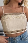 BEJ RENGİ İŞLEMELİ ŞERİT DETAYLI ASKILI CROP BÜSTİYER