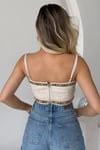 BEJ RENGİ İŞLEMELİ ŞERİT DETAYLI ASKILI CROP BÜSTİYER