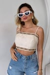 BEJ RENGİ İŞLEMELİ ŞERİT DETAYLI ASKILI CROP BÜSTİYER