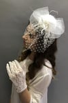 Beyaz Eldiven-Puantiyeli Vualet Nikah Şapkası
