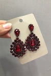 Koyu Bordo Kristal Cam Taşlı Koyu Gri Küpe