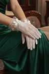 Puantiyeli Tül Fiyonklu İncili Taş Sarkıtlı Nikah Gelin Eldiveni ve Düğün Aksesuarı