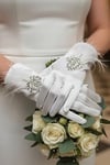 Saten Gelin Eldiveni - Kristal Taşlı Yaprak ve Tüy Detaylı Lüks Nikah Eldiveni