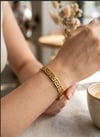 Toptan Gold Renk Grek Desenli Çelik Zincir Bileklik – Kararmaz Model