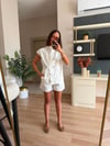 Beyaz Dik Yakalı Yelek Şort Takım