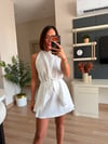 Beyaz Saten Boyundan Sırt Dekolteli Elbise