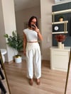 Beyaz Yandan Düğme Detaylı Pantolon