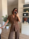 Kahverengi Gold Aksesuarlı Bluz Pantolon Takım