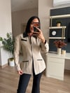 Marka Model Krem Deri Detay Belden Oturtmalı Blazer Ceket