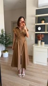 Özel/premium seri karamel rengi yanları bağlamalı tasarım elbise