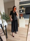 Siyah Kısa Kollu Blazer Pileli Etek Takım