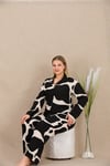 Arias Closet Büyük Beden Siyah Beyaz Desenli Düğmeli Uzun Kol Viskon Pijama Takımı