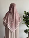 Pembe desenli