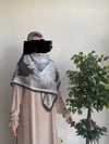 Siyah çiçekli