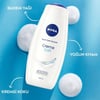 NIVEA Creme Soft Kremsi Dokunuş Banyo Ve Duş Jeli 500ml, Vücut Nemlendirici, Badem Yağı, Pürüzsüz Cilt