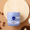 NIVEA El ve Vücut Bakım Kremi Pürüzsüzleştirici 400ml, 48 Saat Nemlendirici Serum, Shea Yağı, Kuru Ciltler