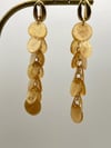 Akrilik Pullu Sallantılı Küpe (Gold)