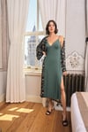 Arias Closet Çiçek ve Yaprak Desenli Dantelli ve Dekolteli Büyük Beden Sabahlık Takımı