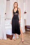 Arias Closet Göğüs ve Sırt Dekolteli Dantelli ve Yırtmaçlı Saten Gecelik