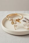 Geyik Model Gold Renk Beyaz Charmlı Bileklik