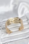 Gold Renk Pirinç Levha Yaprak Model Kadın Bileklik