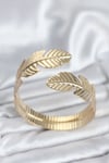 Yaprak Model Gold Renk Kadın Bileklik