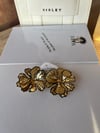 Çiçek Figürlü Gold Metal Küpe
