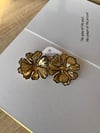 Çiçek Figürlü Gold Metal Küpe
