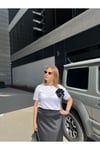 Gül Ve Taşlı Tasarım Beyaz Tshirt