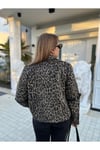 Kolları Kemerli Leopar Desenli Kaşe Mont