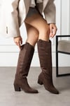 Extra Shoes İstanbul Kadın Kahverengi Süet Kov Boy / Cow Girl Nakışlı Detaylı Topuklu Bot Çizme