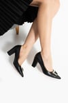 Extra Shoes İstanbul Kadın Siyah Mat Stiletto Sivri Burun Altın Aksesuar Detaylı
