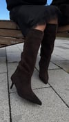 SANDY HAKİKİ DERİ TOPUKLU ÇİZME VİZON