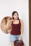 Bordo Arkası Fiyonk Detaylı Kare Yaka Bluz