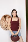 Bordo Arkası Fiyonk Detaylı Kare Yaka Bluz