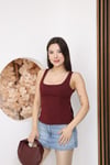 Bordo Arkası Fiyonk Detaylı Kare Yaka Bluz