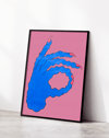 Blue Gesture Modern Duvar Tablosu – Pembe Mavi El İşareti Poster
