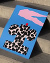Checkered Totem Modern Duvar Tablosu – Mavi Zeminli Geometrik Abstract Poster