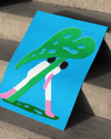 Green Stride Modern Duvar Tablosu – Mavi Zeminli Sürreal Yürüyen Form Poster