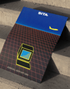 Grid Flight Modern Duvar Tablosu – Retro Teknoloji ve Uçuş Poster