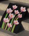 Midnight Bloom Pembe Siyah Retro Çiçek Duvar Tablosu