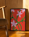 Purple Bloom Modern Duvar Tablosu – Kırmızı Zeminli Botanik Çiçek Poster