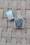 Metal Renkli Marijuana Desen Kabartmali Benzinli Zippo Cakmak