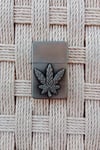 Metalik Renkli Marijuana Amblemli Kabartmali Benzinli Zippo Cakmak
