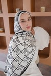 C Şeritli Desen Monogram İpek Vual Şal Beyaz
