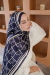 C Şeritli Desen Monogram İpek Vual Şal Lacivert