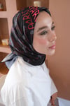 Yazı Desen Twill İthal Eşarp Siyah