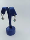 SALLANTILI RENKLİ YONCA KÜPE