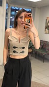 CROP - ŞENİZ BUTİK DERİ KAPAMA AKSESUARLI ARKASI LASTİKLİ CROP BEJ