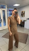 TAKIM - ŞENİZ BUTİK ÖNDEN AKSESUAR DETAYLI TAKIM KAHVE